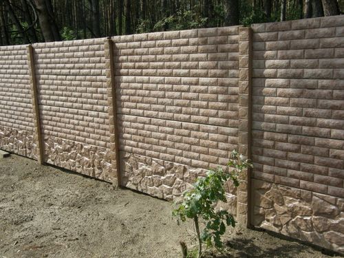 Забор из бетона: преимущества и недостатки